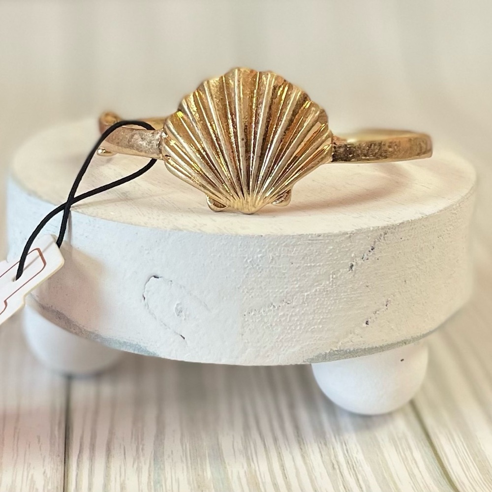 Seashell Hinge Bracelet